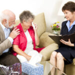 Rola zakładu pogrzebowego w trudnych chwilach – jak wspiera rodzinę?