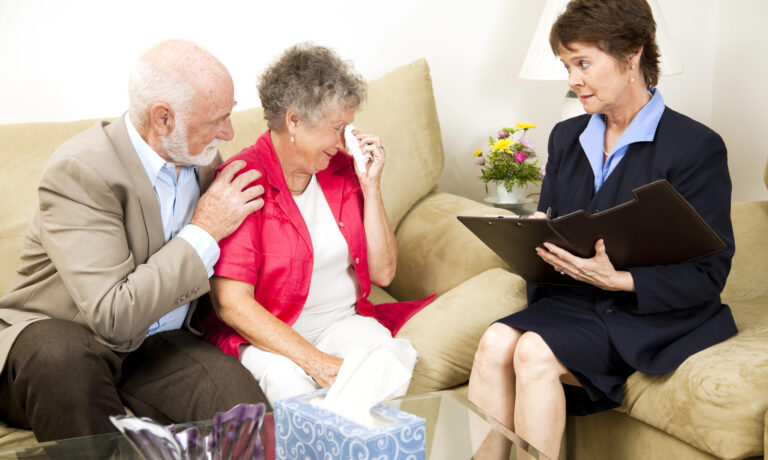 Rola zakładu pogrzebowego w trudnych chwilach – jak wspiera rodzinę?